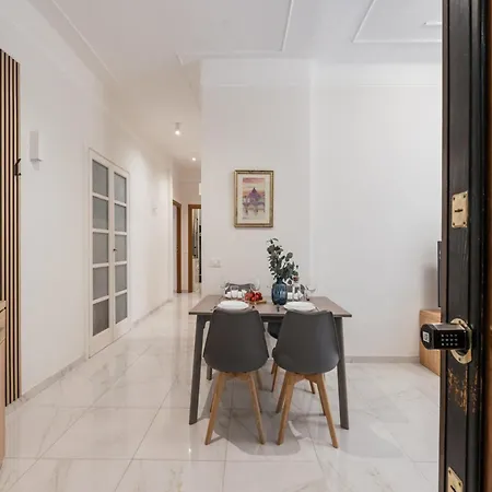 The Rent - Bright Two-bedrooms In Testaccio Area * روما