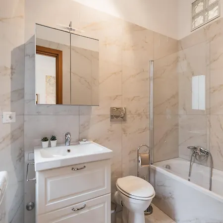The Rent - Bright Two-bedrooms In Testaccio Area روما