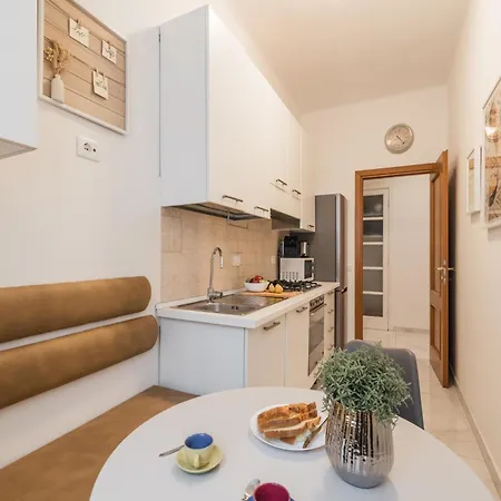 The Rent - Bright Two-bedrooms In Testaccio Area *