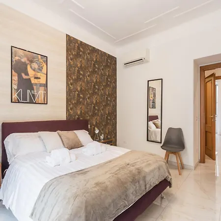 The Rent - Bright Two-bedrooms In Testaccio Area